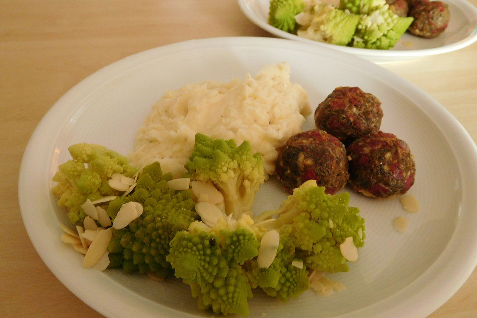 Romanesco mit Mandelblättchen