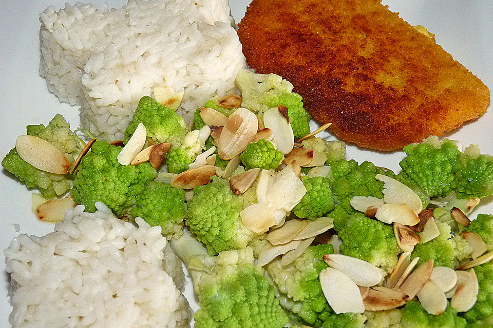 Romanesco mit Mandelblättchen