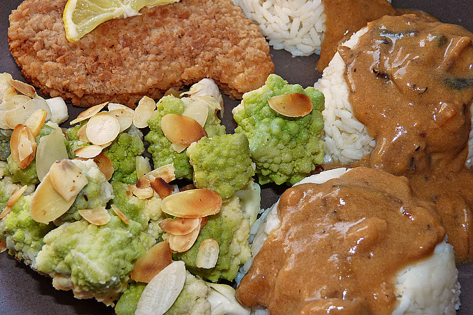 Romanesco mit Mandelblättchen