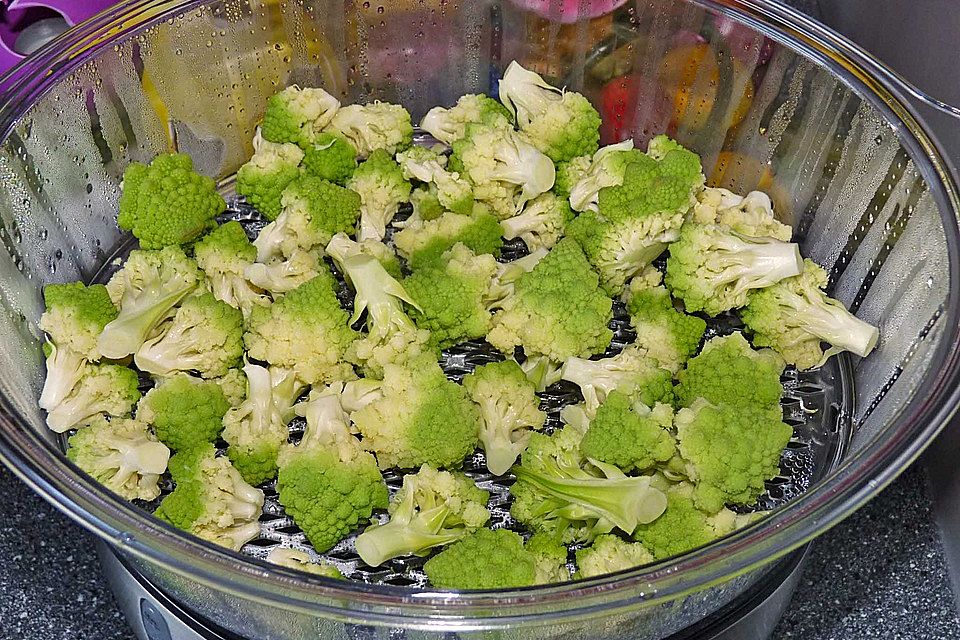 Romanesco mit Mandelblättchen