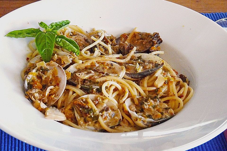 Spaghetti alle Vongole Posillipo