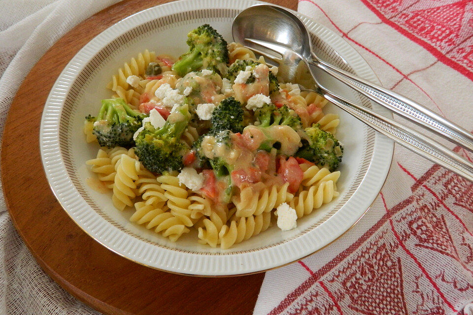 Nudeln mit cremiger Brokkoli - Schafskäse - Sauce