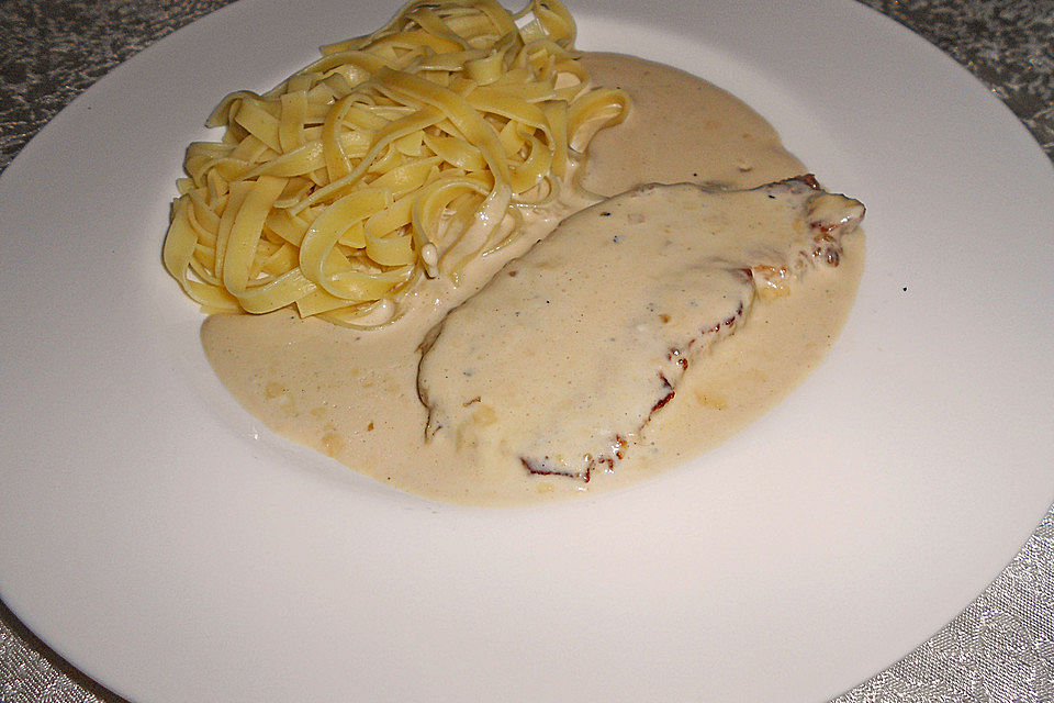 Minutensteaks vom Schwein in Frischkäse - Sahnesoße