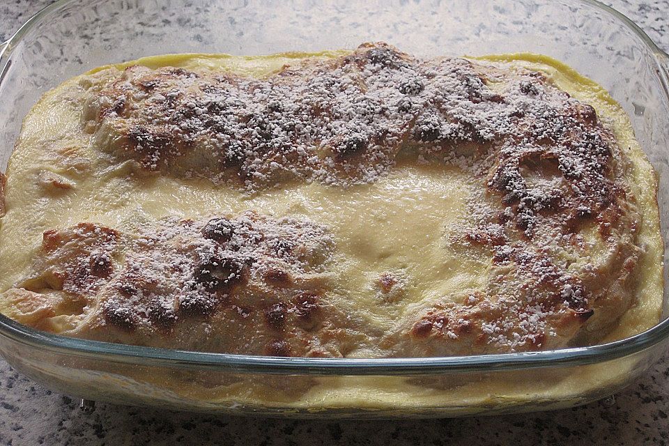 Apfel-Rhabarber Strudel mit Rahmguss