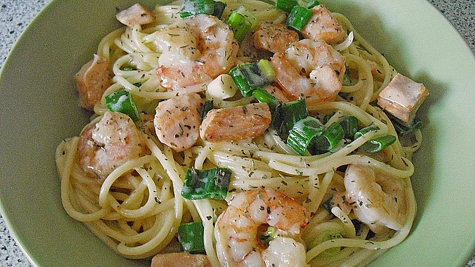 Spaghetti mit Lachs und Scampis in Weißwein-Sahnesoße von mailo1| Chefkoch