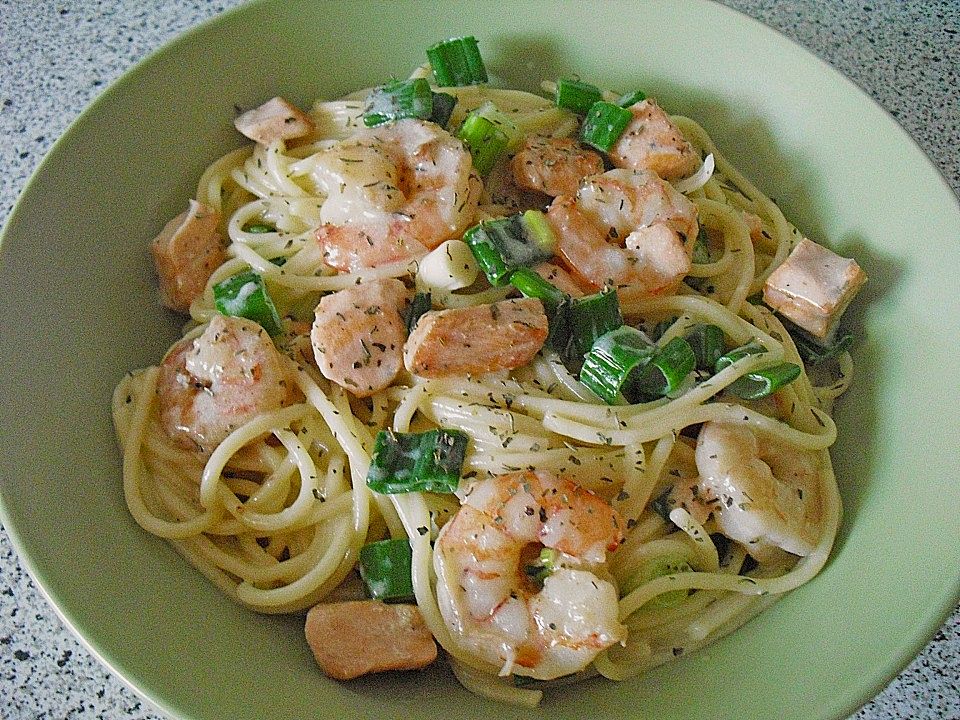 Spaghetti mit Lachs und Scampis in Weißwein-Sahnesoße von mailo1| Chefkoch