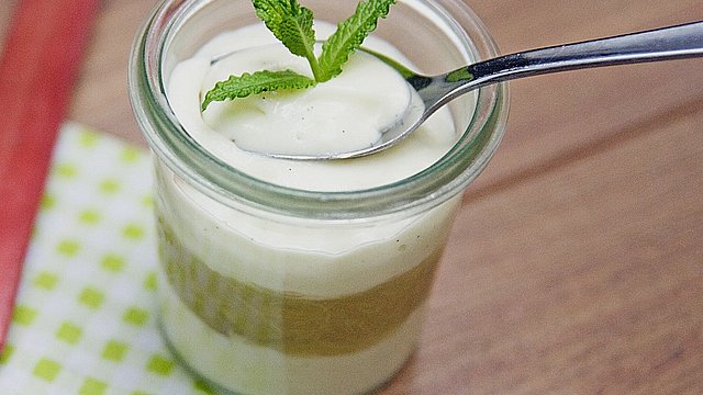 Vanillecreme auf Rhabarberkompott von dashonigkuchenpferd Vanillecreme auf Rhabarberkompott von dashonigkuchenpferd