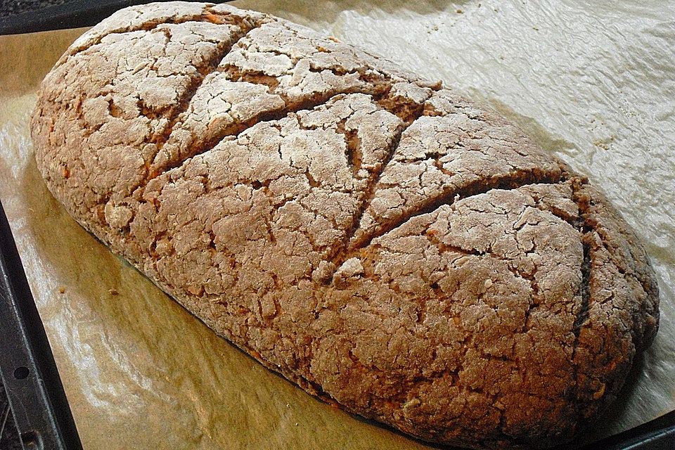 Möhren-Walnuss-Brot