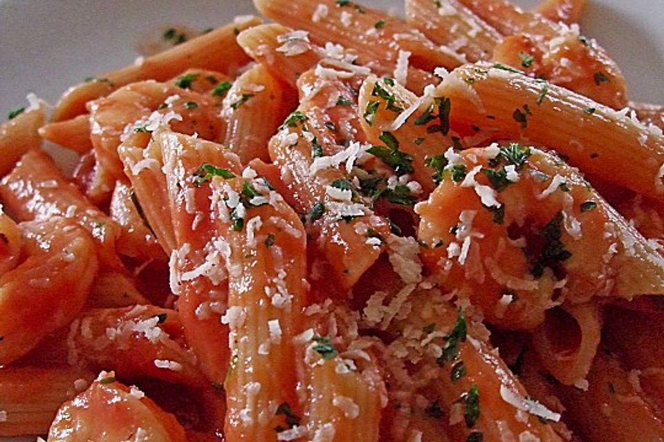 Penne mit Shrimps und Tomaten - Sahne - Sauce