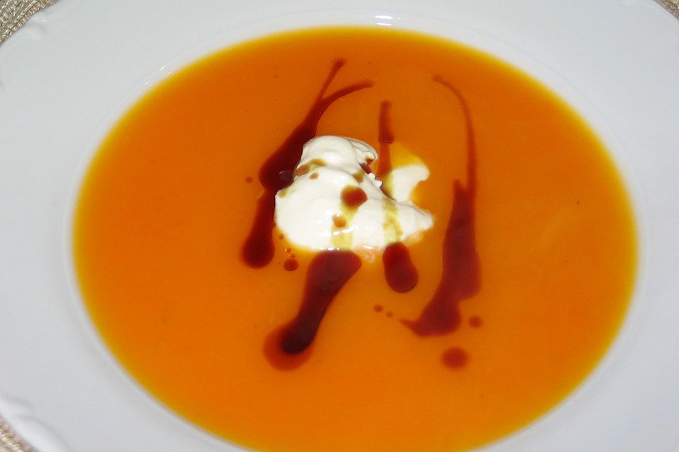 Kürbiscremesuppe mit Apfel und Birne