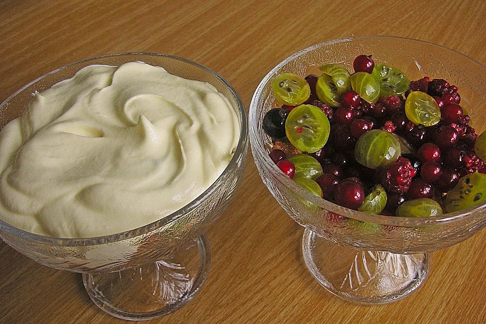 Amaretto - Beeren - Schichtdessert