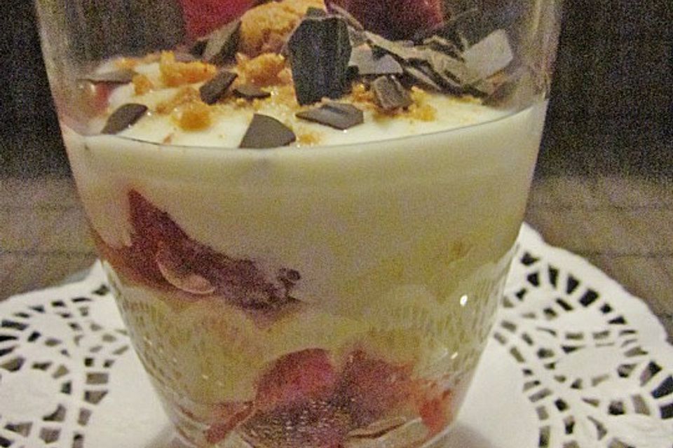 Amaretto - Beeren - Schichtdessert