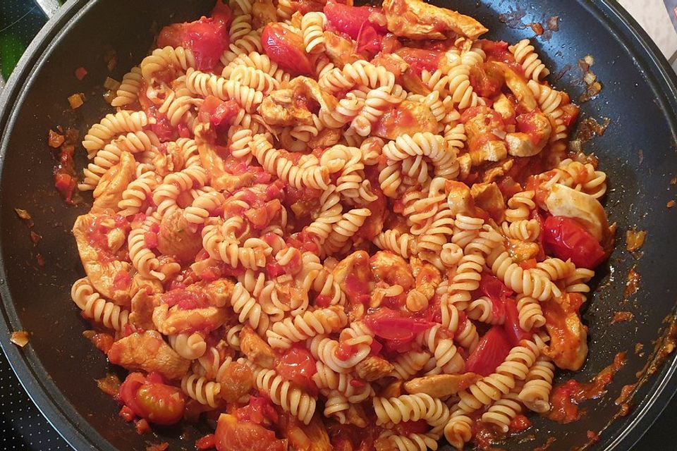 Cyberladys Penne mit Hühnchen und Paprika