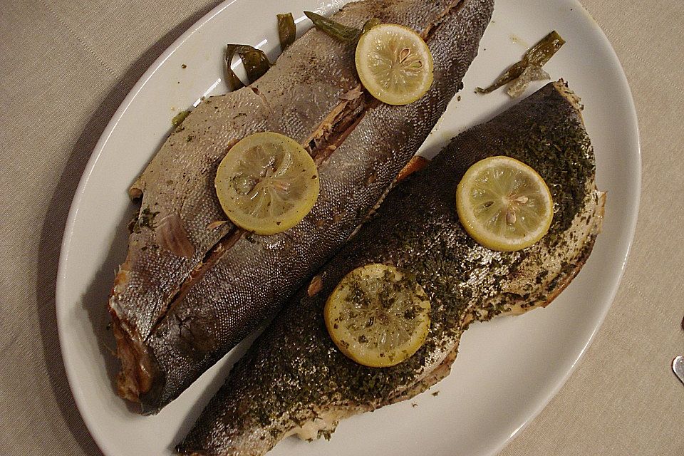 Ganzer Lachs aus dem Ofen