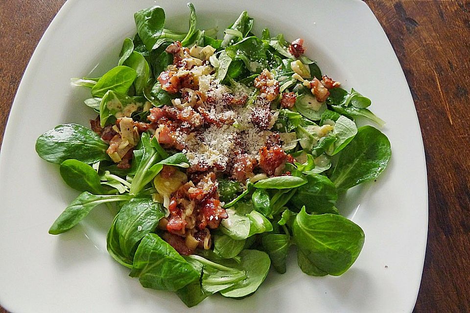 Feldsalat mit Orangen-Speck Sauce