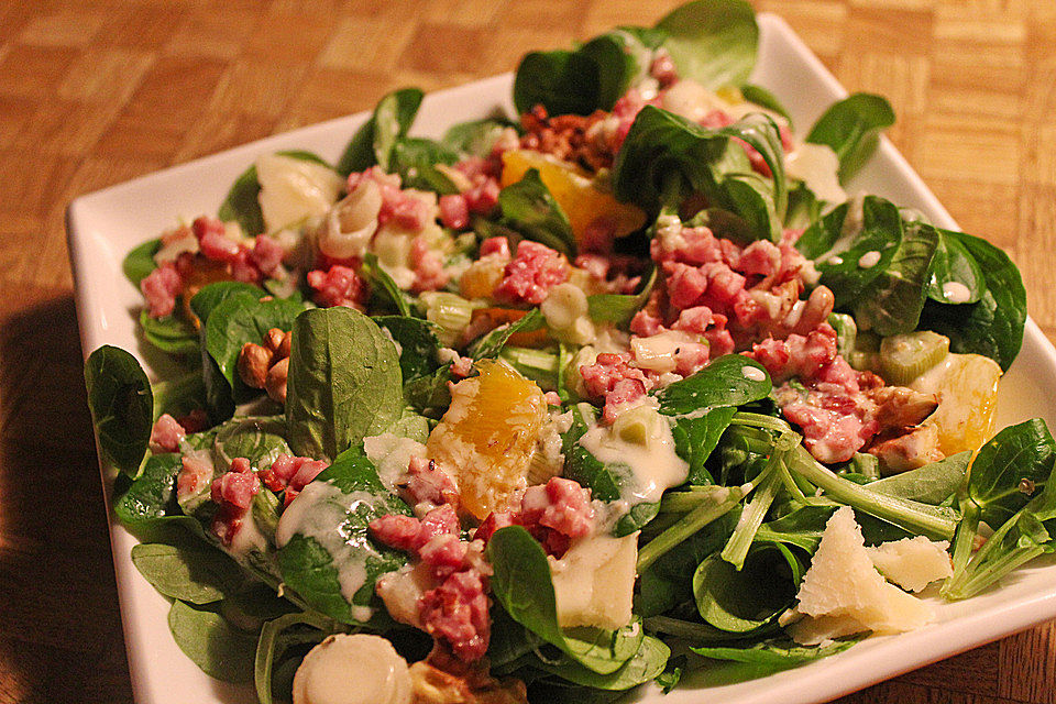 Feldsalat mit Orangen-Speck Sauce