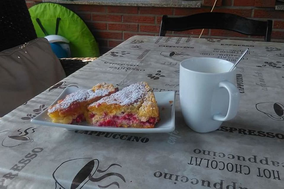 Ribisel-Topfen Kuchen mit Streuseln