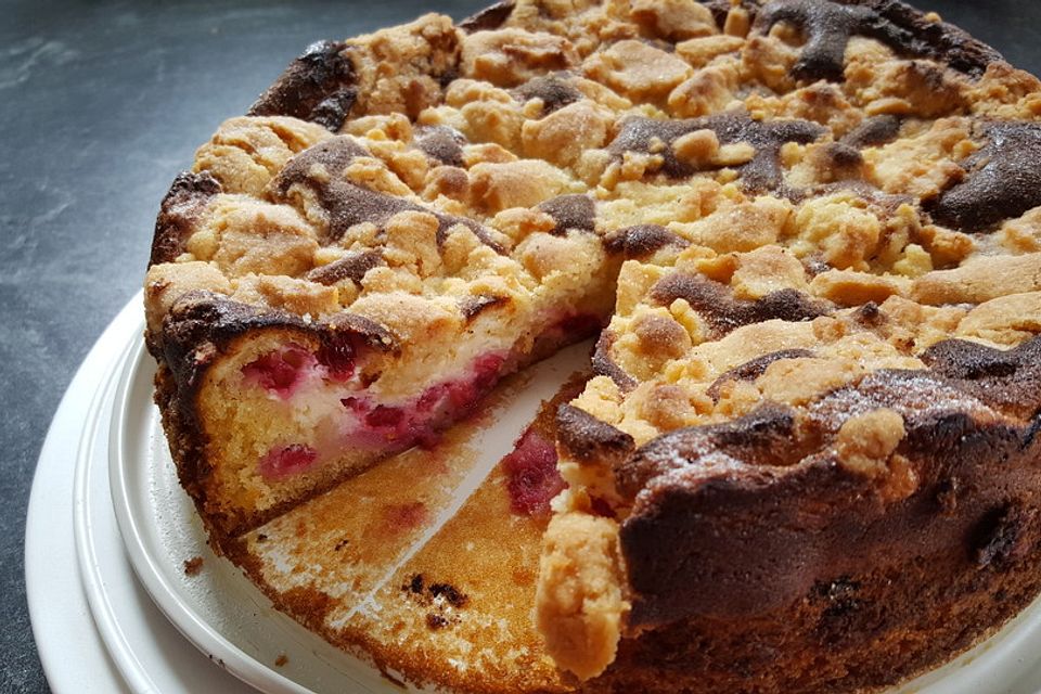 Ribisel-Topfen Kuchen mit Streuseln