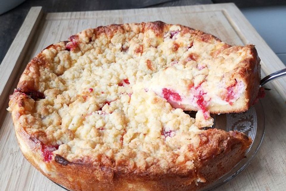 Ribisel-Topfen Kuchen mit Streuseln