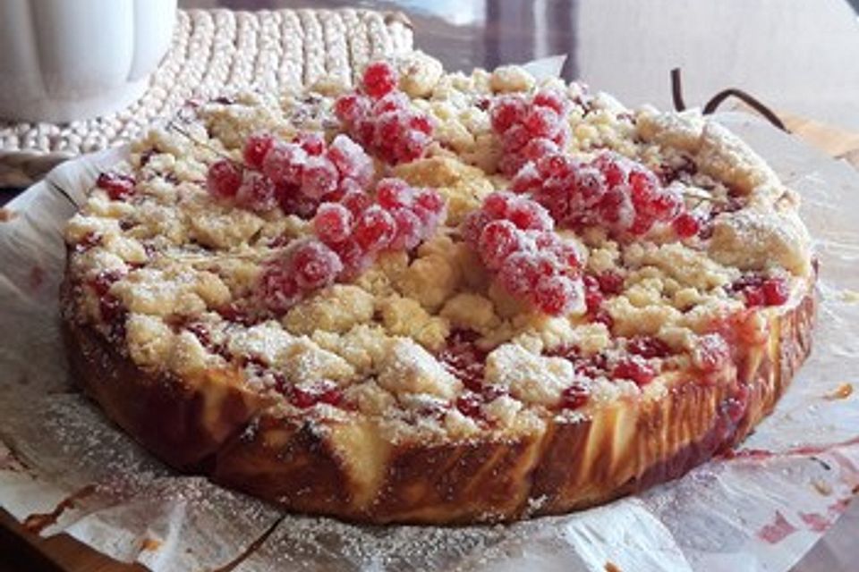 Ribisel-Topfen Kuchen mit Streuseln