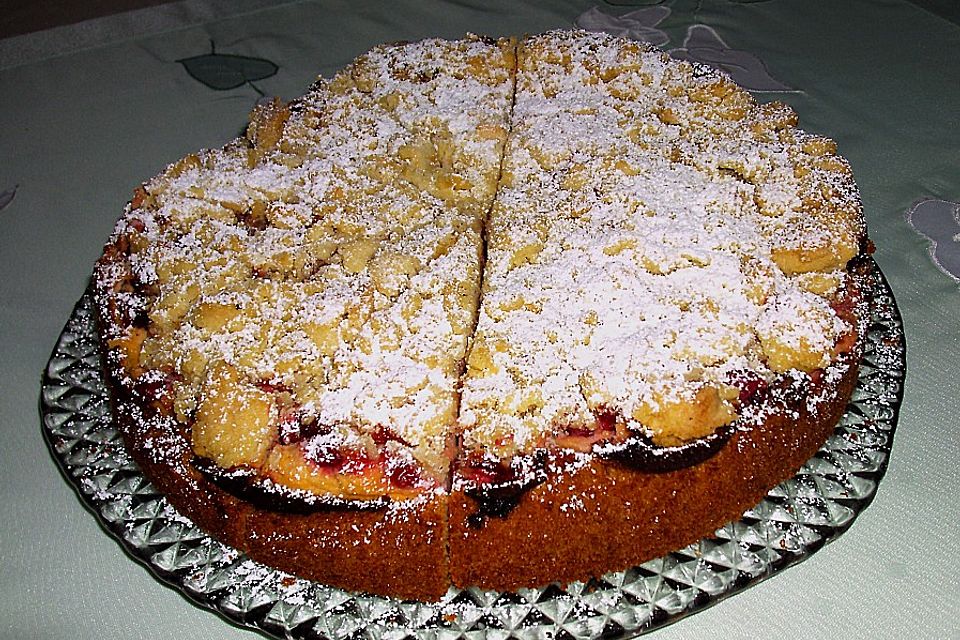 Ribisel-Topfen Kuchen mit Streuseln