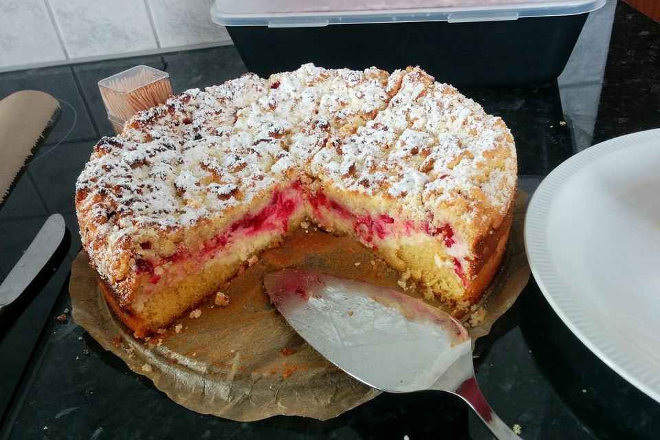 Ribisel-Topfen Kuchen mit Streuseln