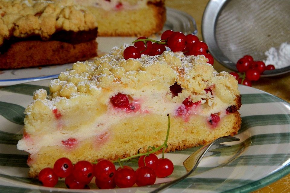 Ribisel-Topfen Kuchen mit Streuseln