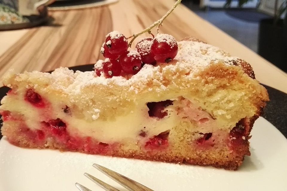 Ribisel-Topfen Kuchen mit Streuseln