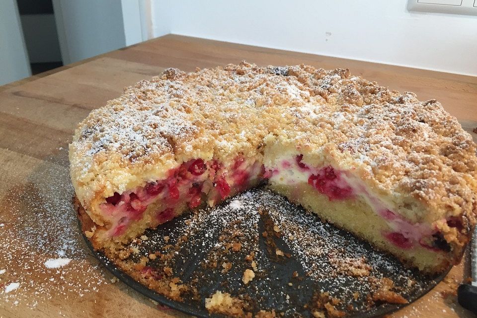 Ribisel-Topfen Kuchen mit Streuseln