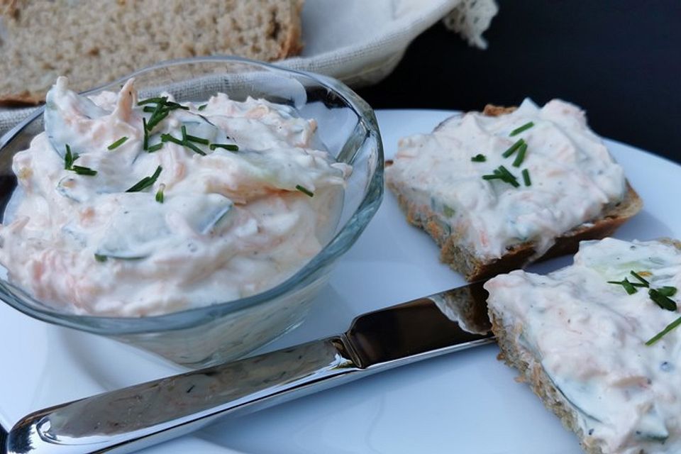 Finis Frischkäse mit Gurke und Karotte