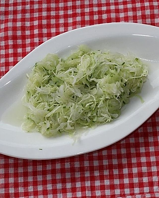 Krautsalat mit Gurke