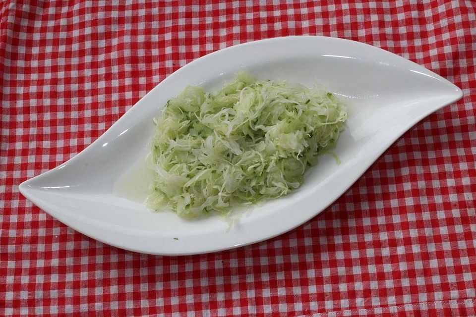 Krautsalat mit Gurke