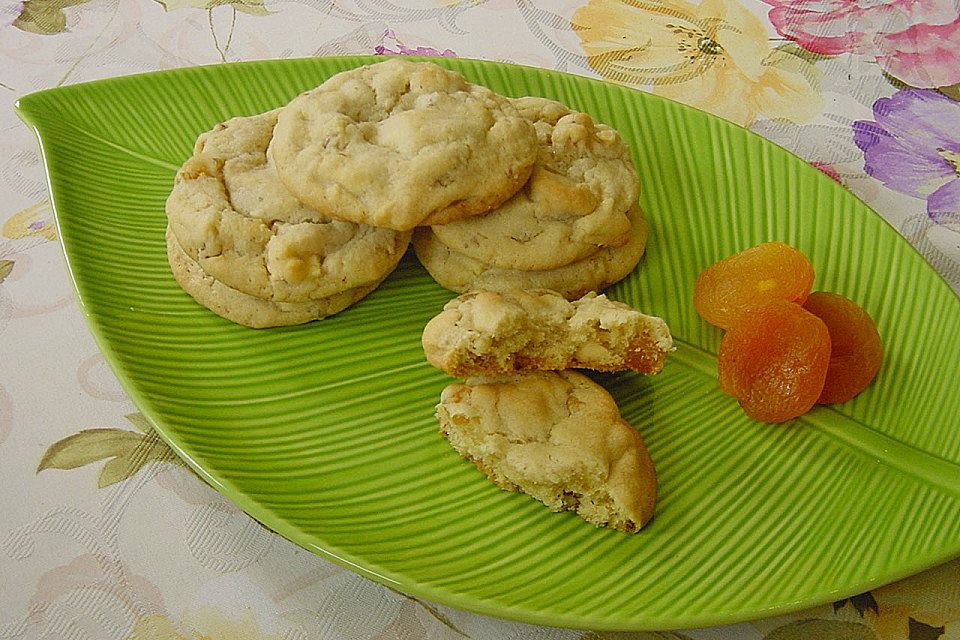 Cookies mit weißer Schokolade, Aprikosen und Walnüssen