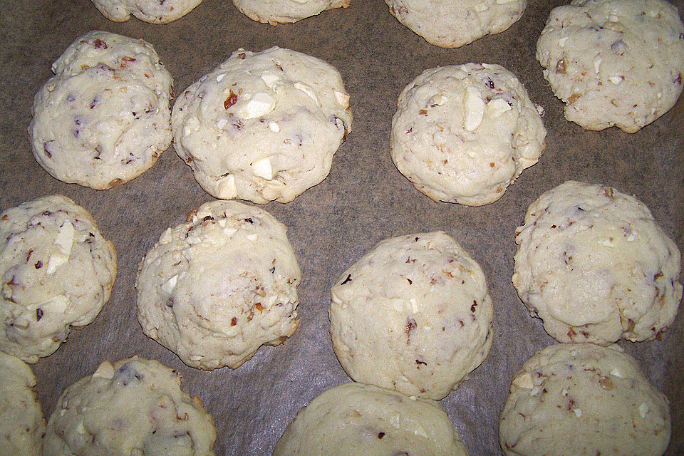 Cookies mit weißer Schokolade, Aprikosen und Walnüssen