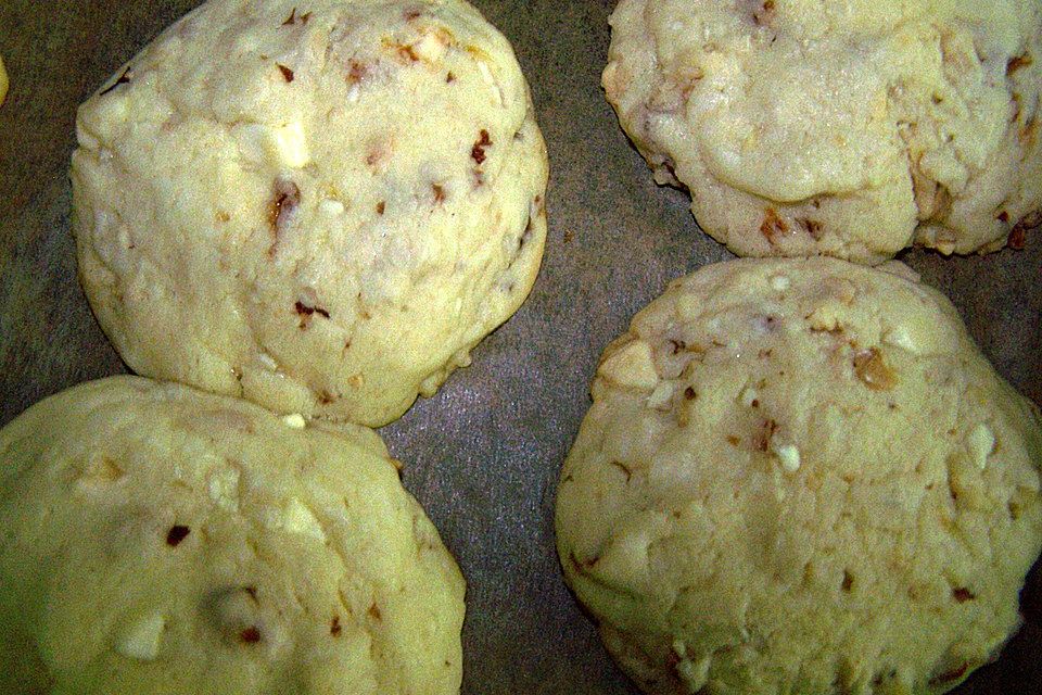 Cookies mit weißer Schokolade, Aprikosen und Walnüssen