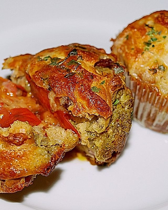 Gefüllte, deftige Muffins mit Tomate und Schinken
