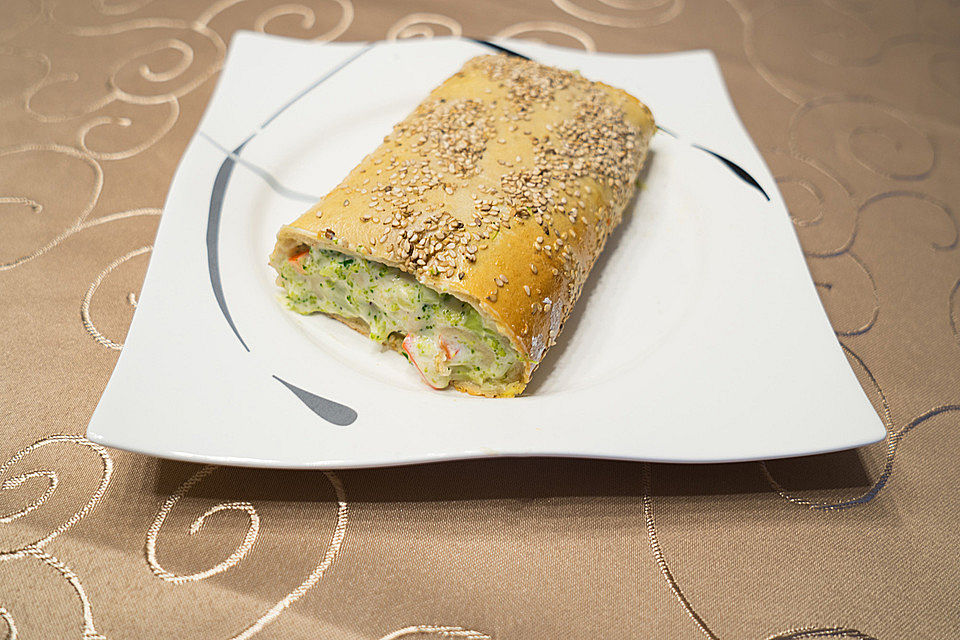 Brokkoli-Frischkäse Strudel