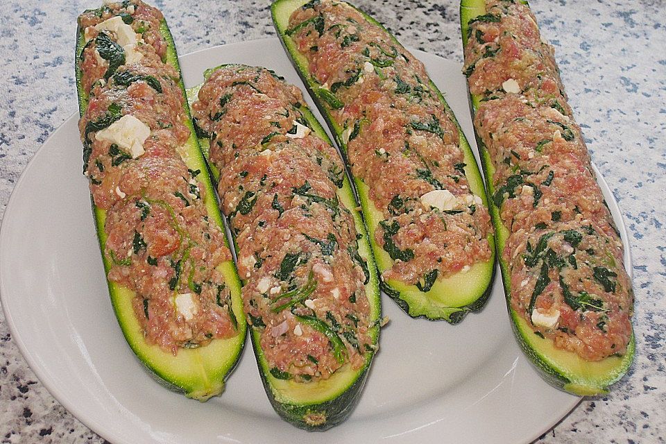 Zucchini mit Hackfleisch-Spinat-Feta Füllung