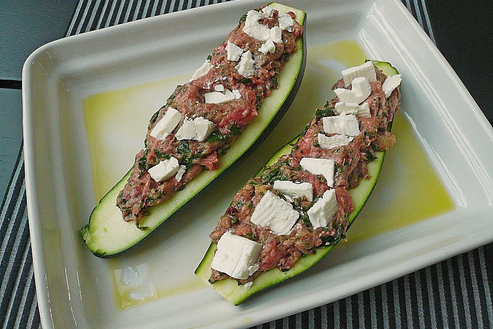 Zucchini mit Hackfleisch-Spinat-Feta Füllung