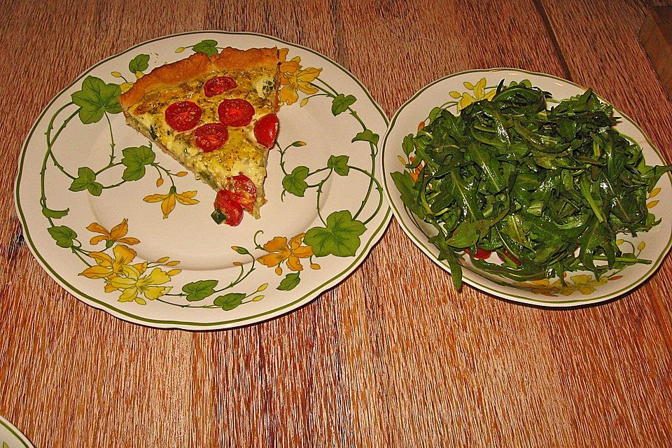 Gemüsekuchen mit Kirschtomaten und Zucchini