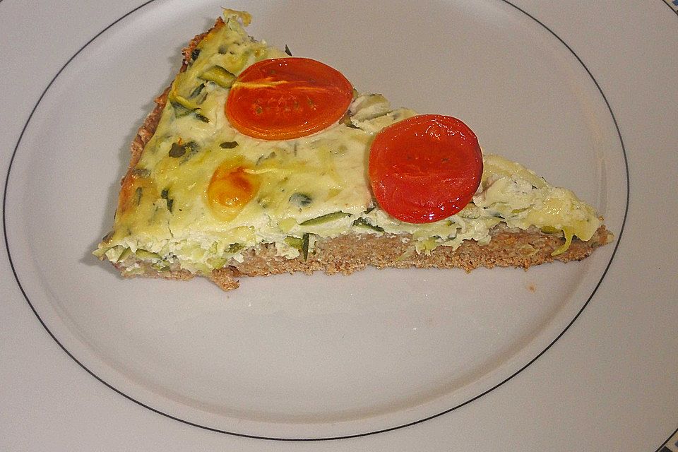 Gemüsekuchen mit Kirschtomaten und Zucchini