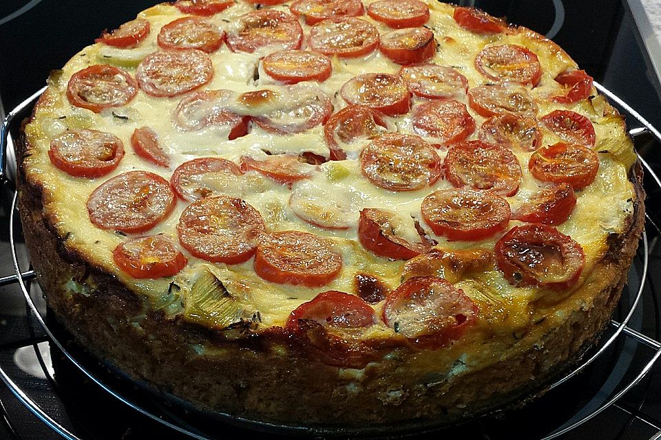 Gemüsekuchen mit Kirschtomaten und Zucchini