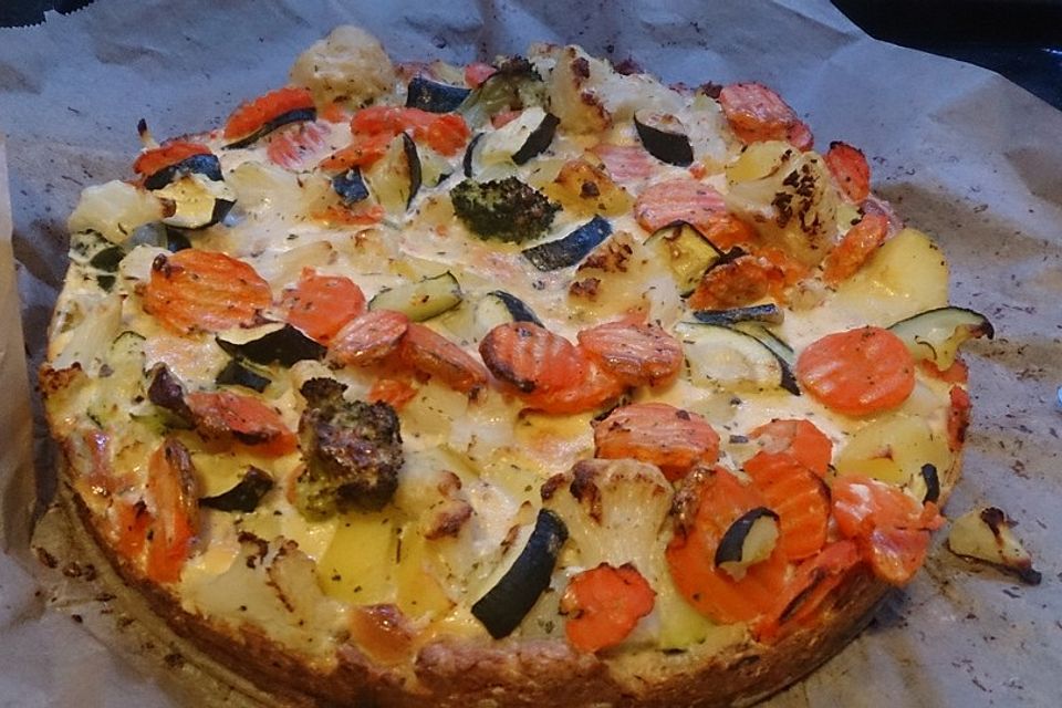 Gemüsekuchen mit Kirschtomaten und Zucchini