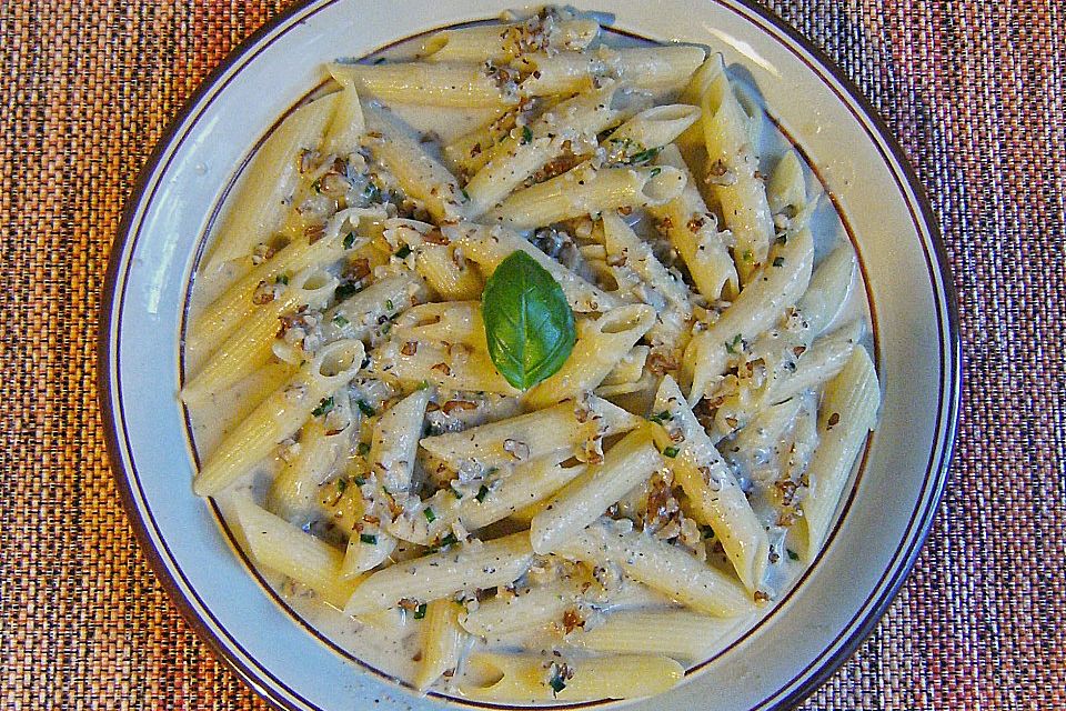 Nudeln mit Gorgonzola-Walnuss Sauce