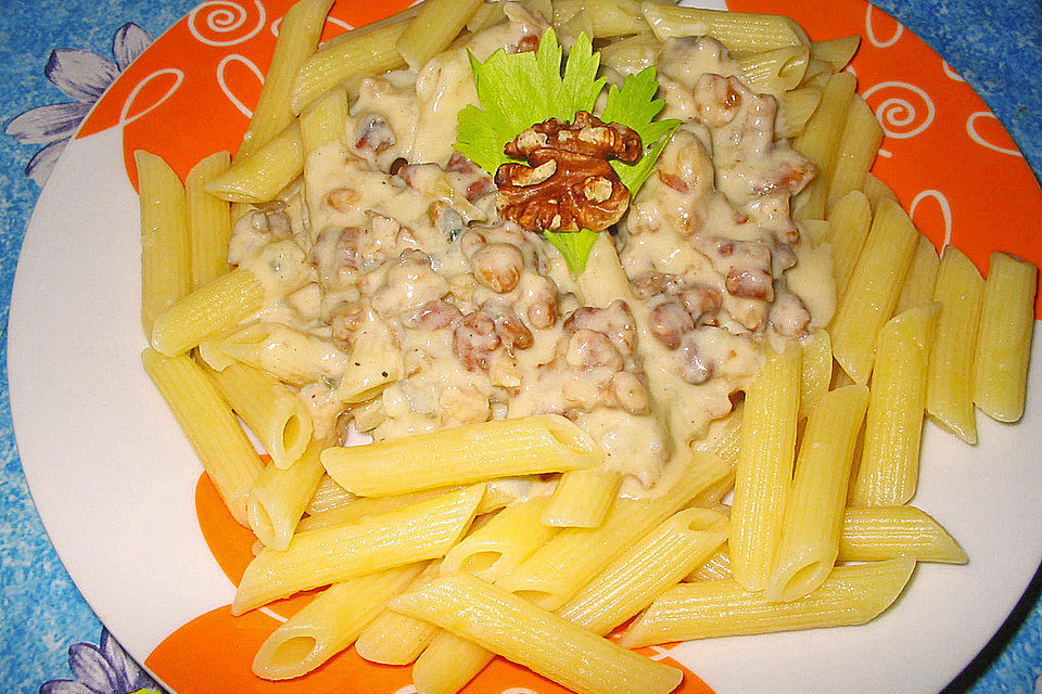 Nudeln mit Gorgonzola-Walnuss Sauce