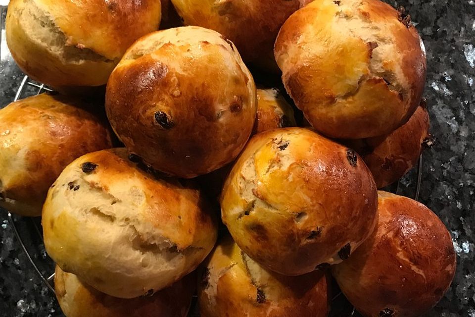 Quark-Rosinenbrötchen