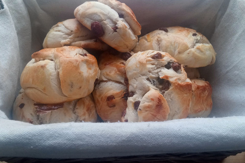 Quark-Rosinenbrötchen