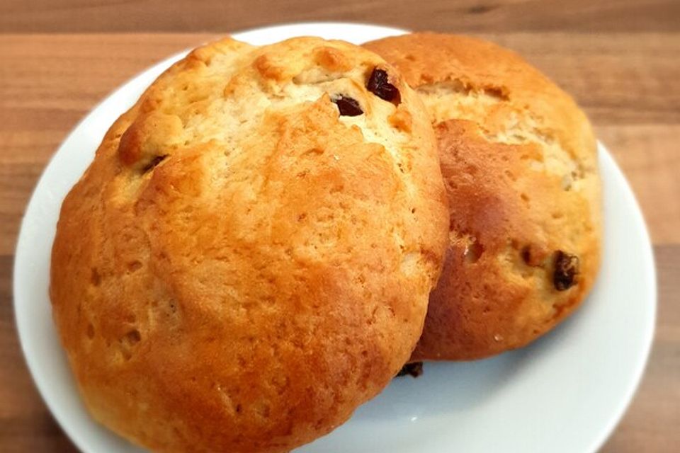 Quark-Rosinenbrötchen