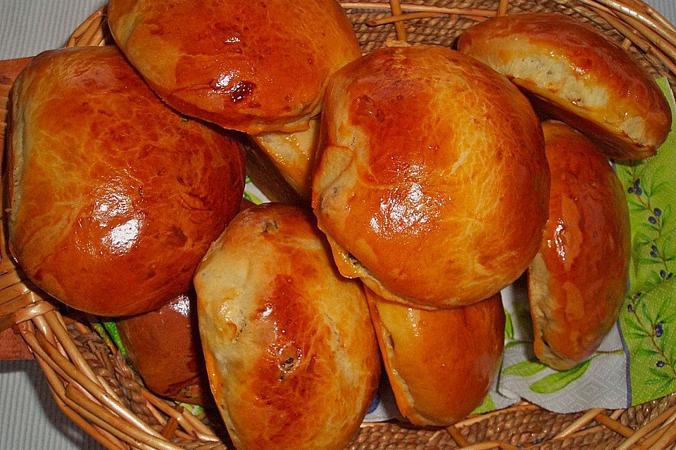 Quark-Rosinenbrötchen