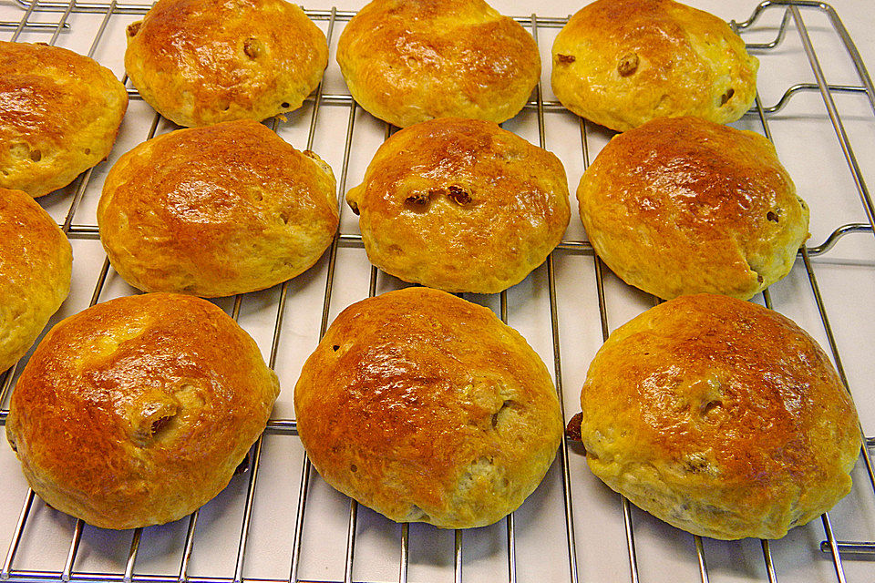 Quark-Rosinenbrötchen